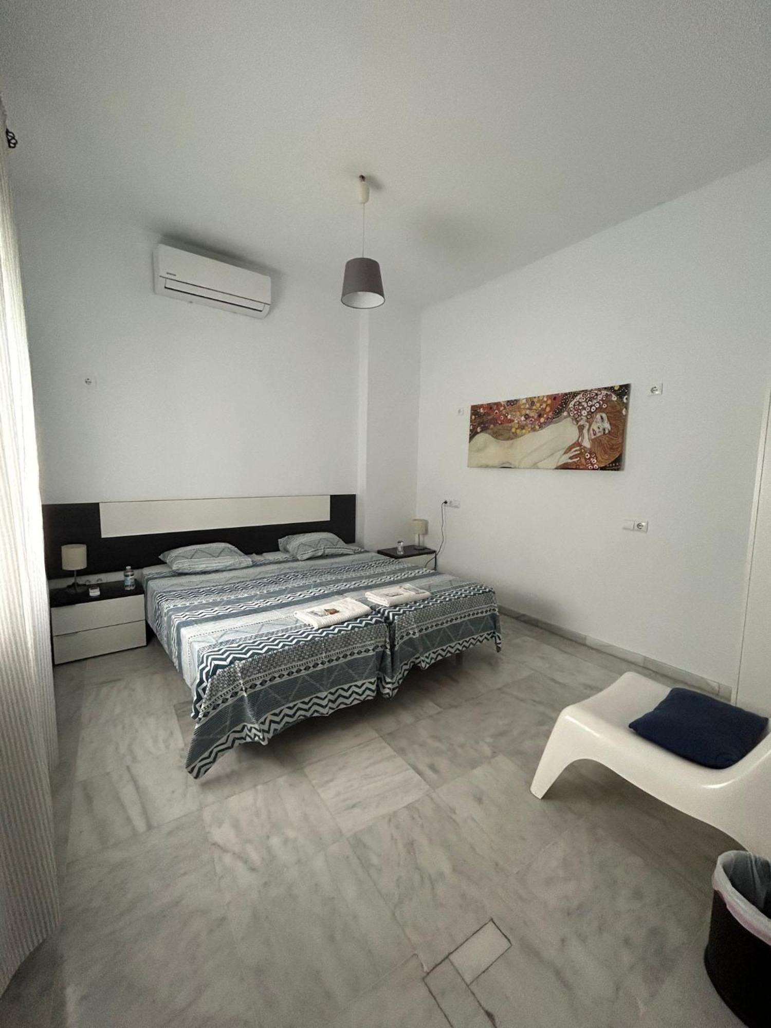 Twin Room with Shared Bathroom,1552893040:JPEG